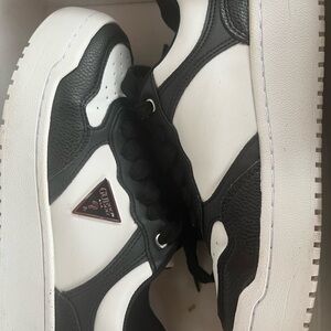 GUESS Women’s Black and White Low-Top Sneakers with Triangle Logo